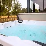 Grand Le Saule En Scie - 3 Etoiles - Chauffe, 12 A 14 Pers, Jardin Clos, 30 Mn Puydufou Holiday home Nueil-sous-les-Aubiers