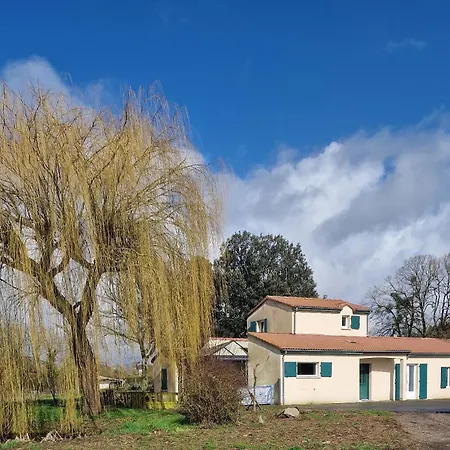 Grand Le Saule En Scie - 3 Etoiles - Chauffe, 12 A 14 Pers, Jardin Clos, 30 Mn Puydufou 度假居