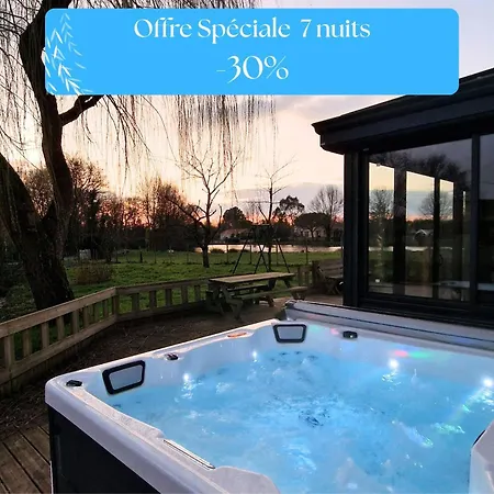 Grand Le Saule En Scie - 3 Etoiles - Chauffe, 12 A 14 Pers, Jardin Clos, 30 Mn Puydufou Holiday home Nueil-sous-les-Aubiers