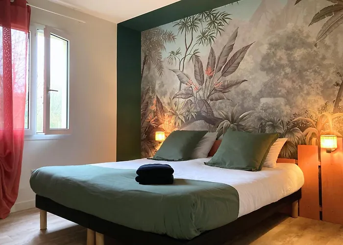 Grand Le Saule En Scie - 3 étoiles - Chauffé, 12 à 14 Pers, Jardin Clos, 30 Mn Puydufou Nueil-sous-les-Aubiers