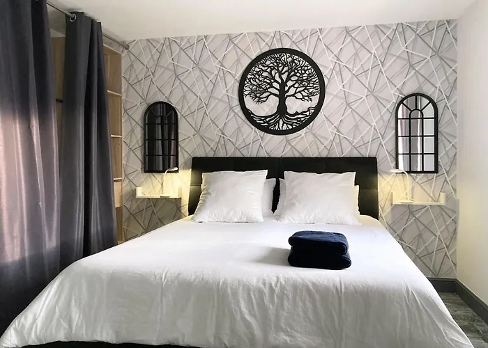 Grand Le Saule En Scie - 3 étoiles - Chauffé, 12 à 14 Pers, Jardin Clos, 30 Mn Puydufou Nueil-sous-les-Aubiers