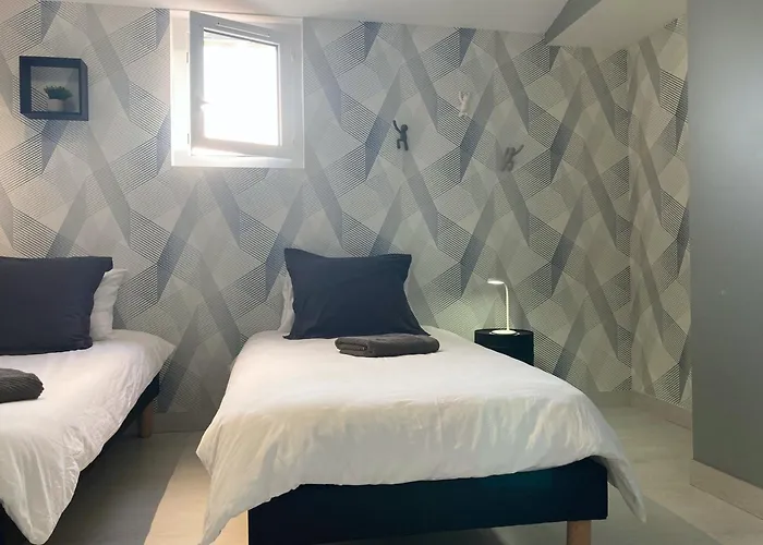 Grand Le Saule En Scie - 3 étoiles - Chauffé, 12 à 14 Pers, Jardin Clos, 30 Mn Puydufou