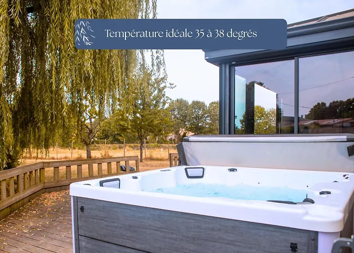 Grand Le Saule En Scie - 3 étoiles - Chauffé, 12 à 14 Pers, Jardin Clos, 30 Mn Puydufou Сasa de vacaciones *