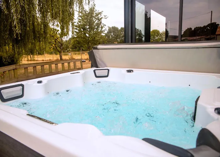 Grand Le Saule En Scie - 3 étoiles - Chauffé, 12 à 14 Pers, Jardin Clos, 30 Mn Puydufou Сasa de vacaciones Nueil-sous-les-Aubiers